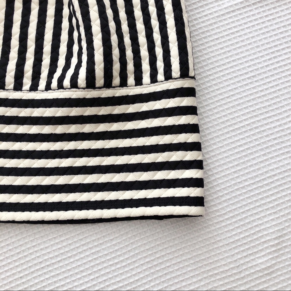 XHILARATION B+W Striped Minskirt - Picture 3 of 4